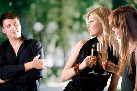 为了异地男友,我放弃所有来到他身边,可他却异常冷漠