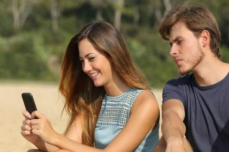 1552964771334702.jpg k女友性格开朗,总喜欢和别的男人聊天,该怎么办.JPG