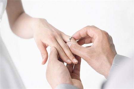 1553053090152138.jpg 1表妹的婚姻变成了天大的笑话,她还不自知.jpg