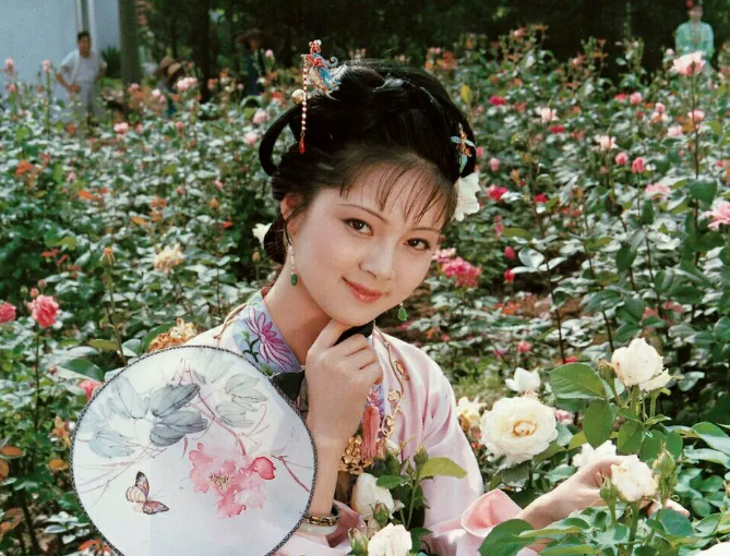 87版红楼梦全部演员表（四大名著红楼梦12金钗演员演员表介绍）