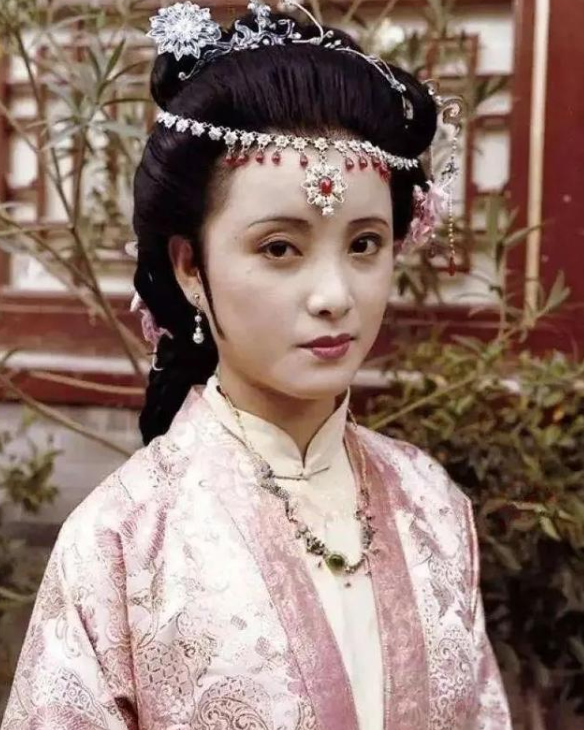 87版红楼梦全部演员表（四大名著红楼梦12金钗演员演员表介绍）