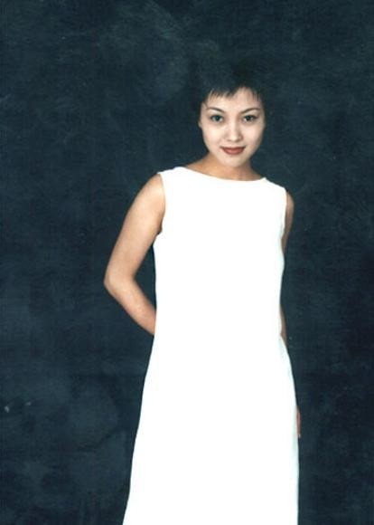 谢雨欣:17岁匆匆嫁人,25岁三登春晚,深爱男友却不知真名