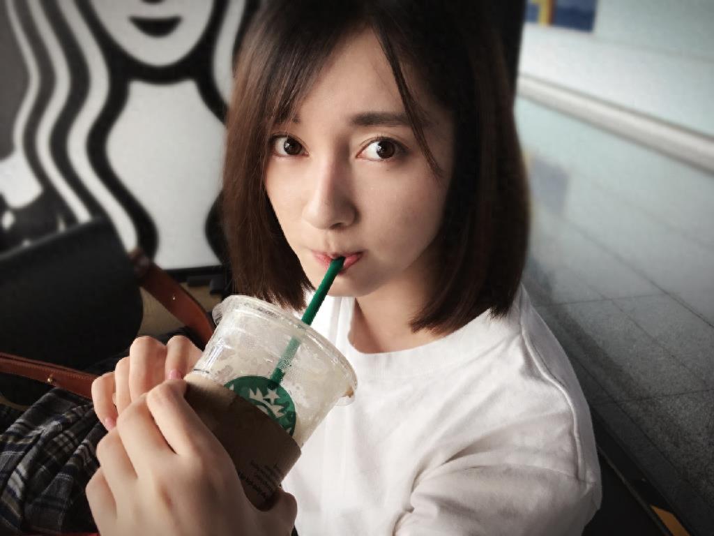 徐晓璐外形清纯靓丽，《一起同过窗》中本色出演，做事果断