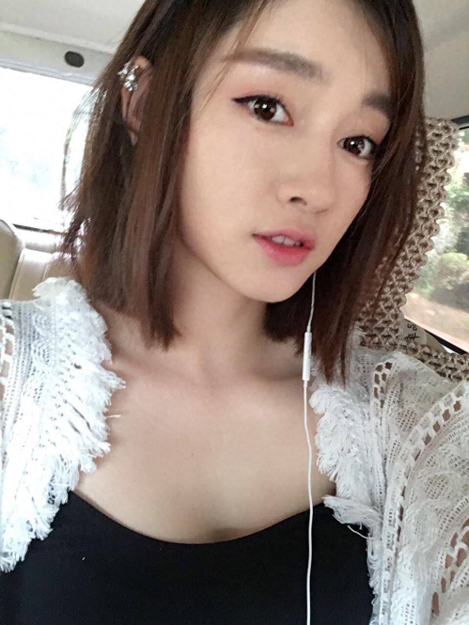 徐晓璐外形清纯靓丽，《一起同过窗》中本色出演，做事果断