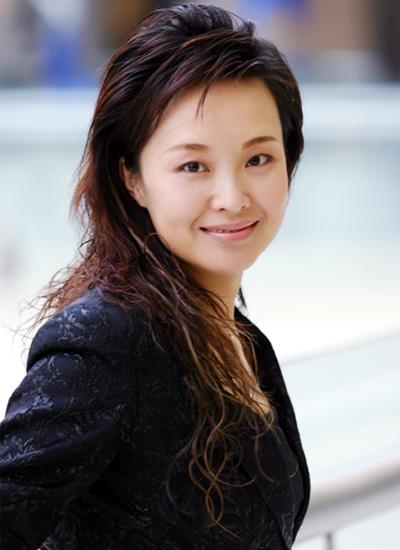 中国财经新闻第一人叶蓉，睿智大方，曾嫁香港富豪，今搭上小鲜肉