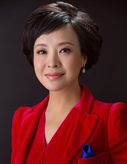 中国财经新闻第一人叶蓉，睿智大方，曾嫁香港富豪，今搭上小鲜肉