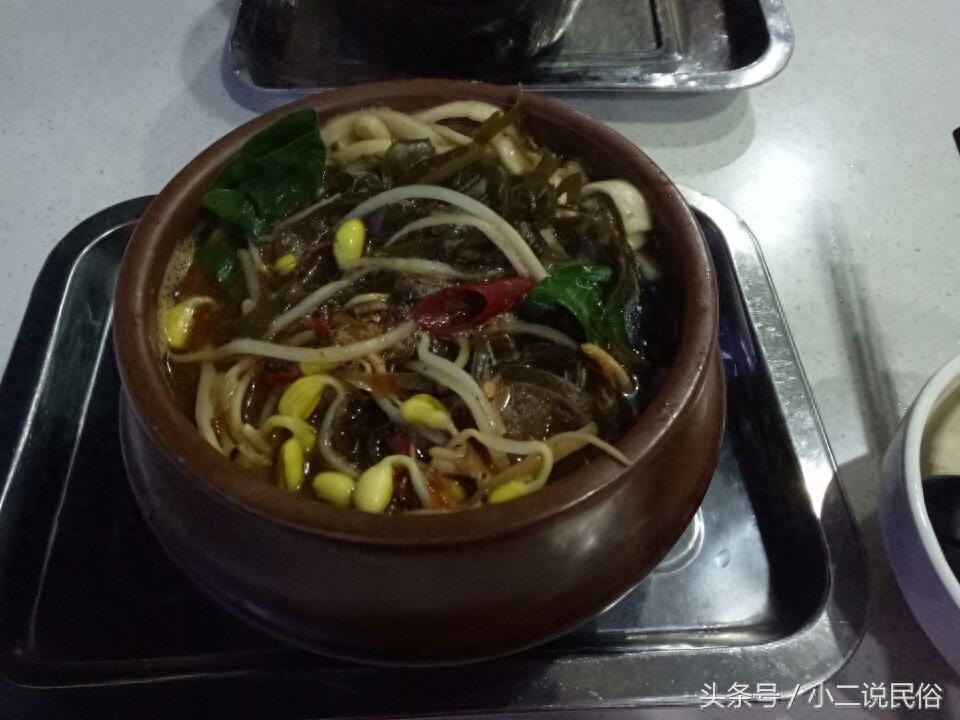 瓦罐面谁吃过?农村姑娘一人开瓦罐面店,生意好回头客多