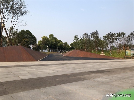 湖北秭归百姓休闲有了新去处——望江公园