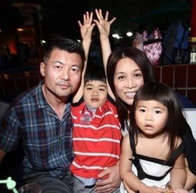 那英50岁富豪老公孟桐近照曝光，背景神秘身家巨富却低调无比！