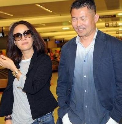 那英50岁富豪老公孟桐近照曝光，背景神秘身家巨富却低调无比！