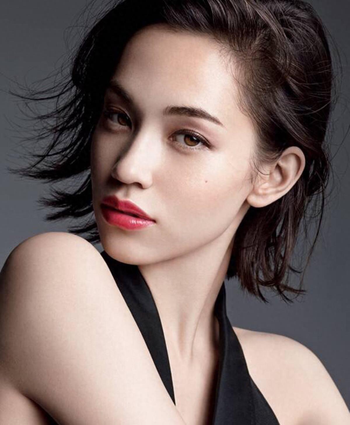 原来她就是《挪威的森林》的绿子，混血面孔太洋气了