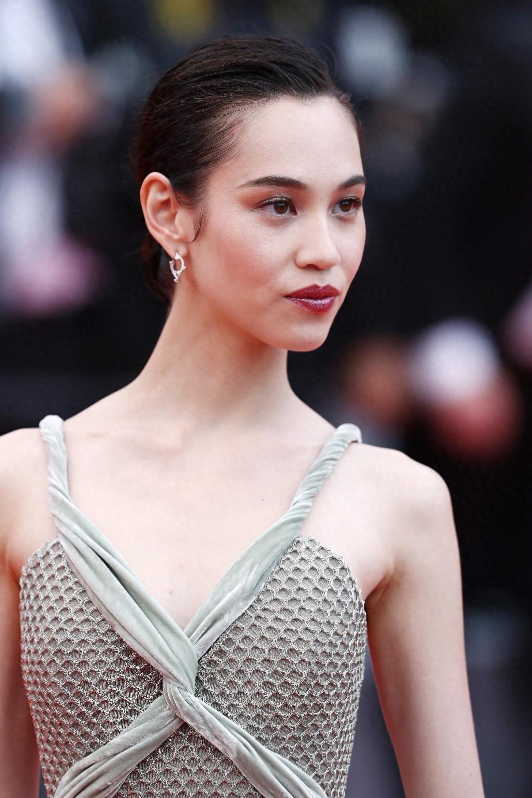 原来她就是《挪威的森林》的绿子，混血面孔太洋气了