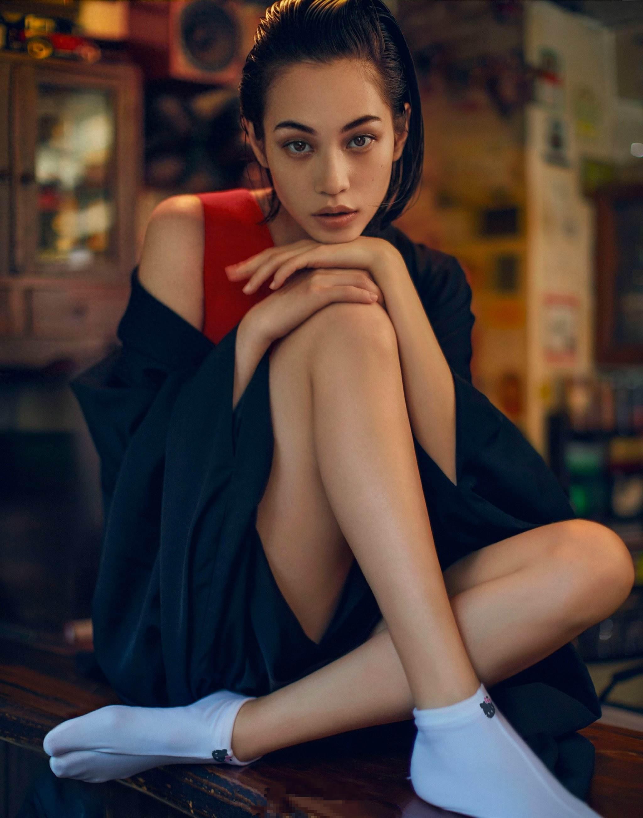 原来她就是《挪威的森林》的绿子，混血面孔太洋气了