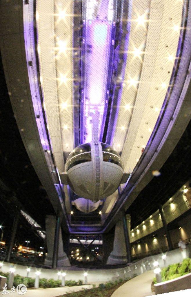 世界最大的摩天轮，高167.64米，有28个座舱，每个座舱可容纳40人