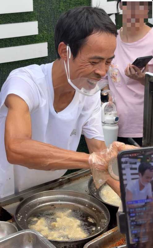 景德镇鸡排哥回应走红“都是大家给面子”