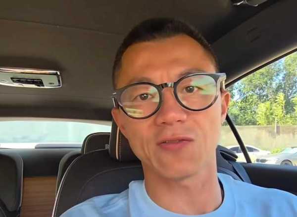 知名车评人陈震居然开着劳斯莱斯闪灵撞车了