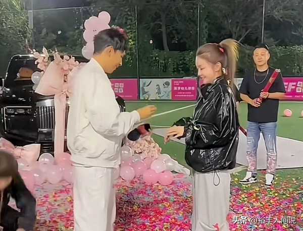 网红天佑求婚崔阿扎!现场送劳斯莱斯当礼物