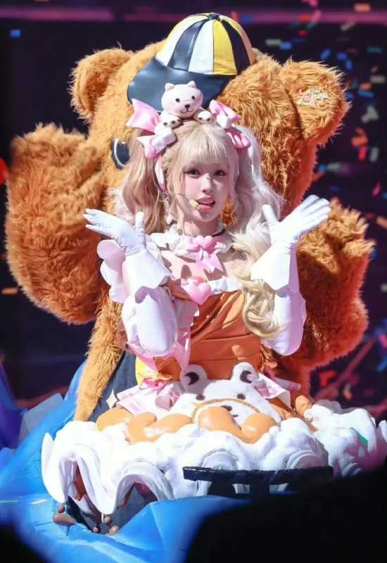 虞书欣cos焦糖拿铁巡游甜炸全网