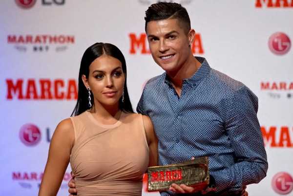 C罗求婚乔治娜成功 两人已相恋9年